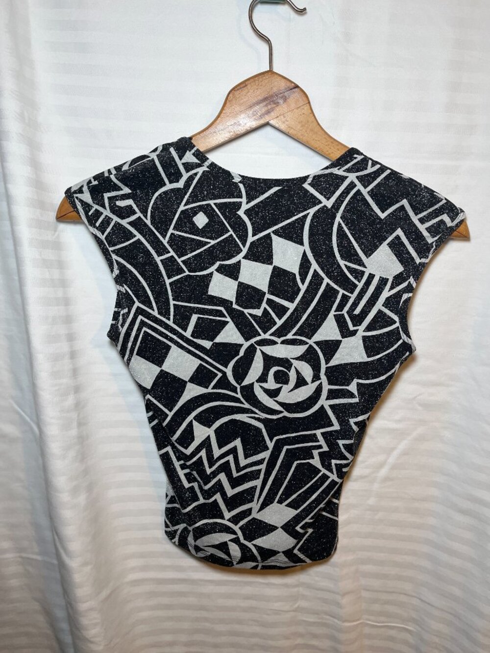 Bebe Black White Graphic Print Top Size S - Picture 3 of 3